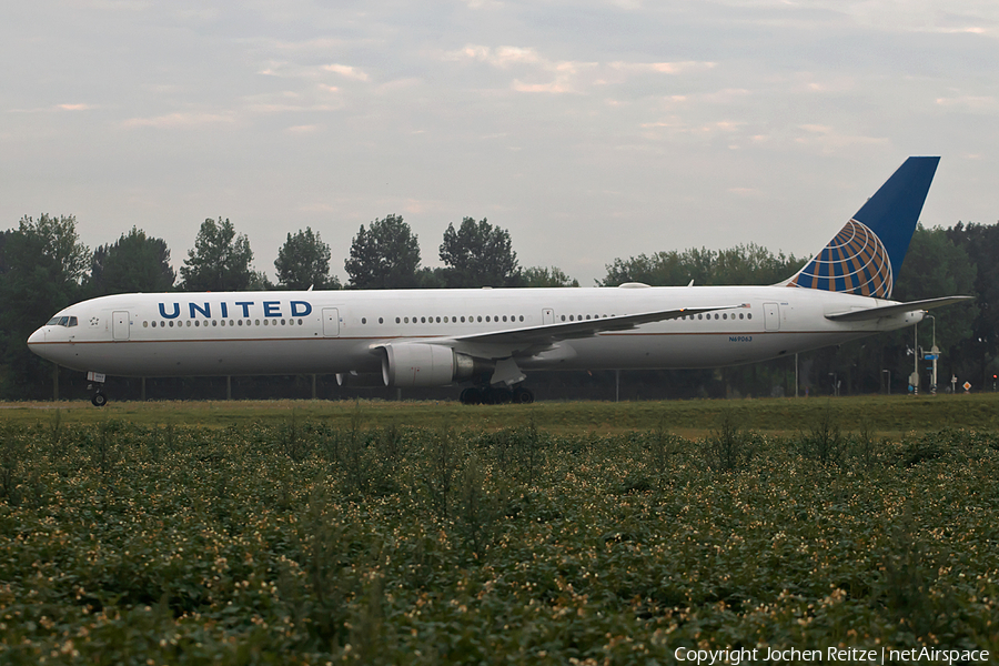 United Airlines Boeing 767-424(ER) (N69063) | Photo 179593