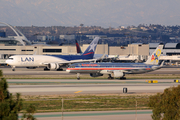 American Airlines Boeing 757-223 (N690AA) at  Los Angeles - International, United States