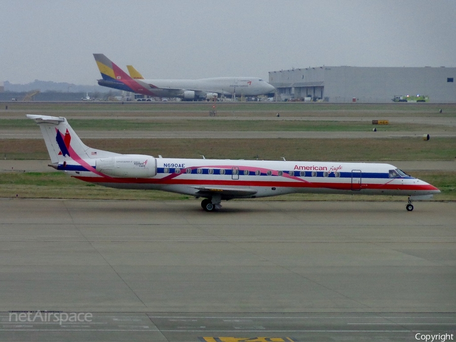 American Eagle Embraer ERJ-145LR (N690AE) | Photo 46757