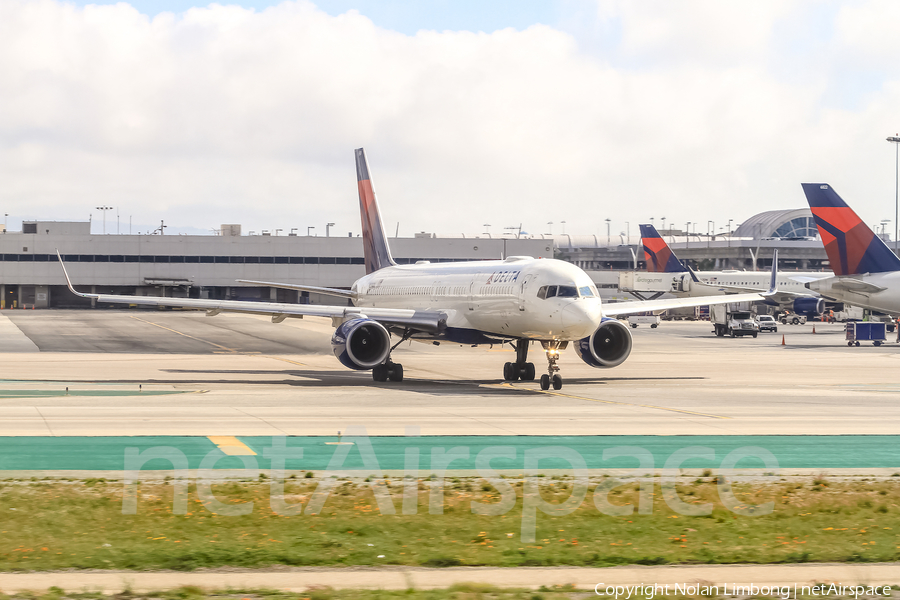 Delta Air Lines Boeing 757-232 (N690DL) | Photo 427918