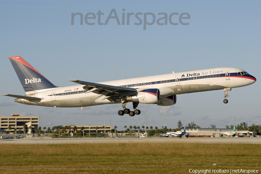 Delta Air Lines Boeing 757-232 (N690DL) | Photo 8724