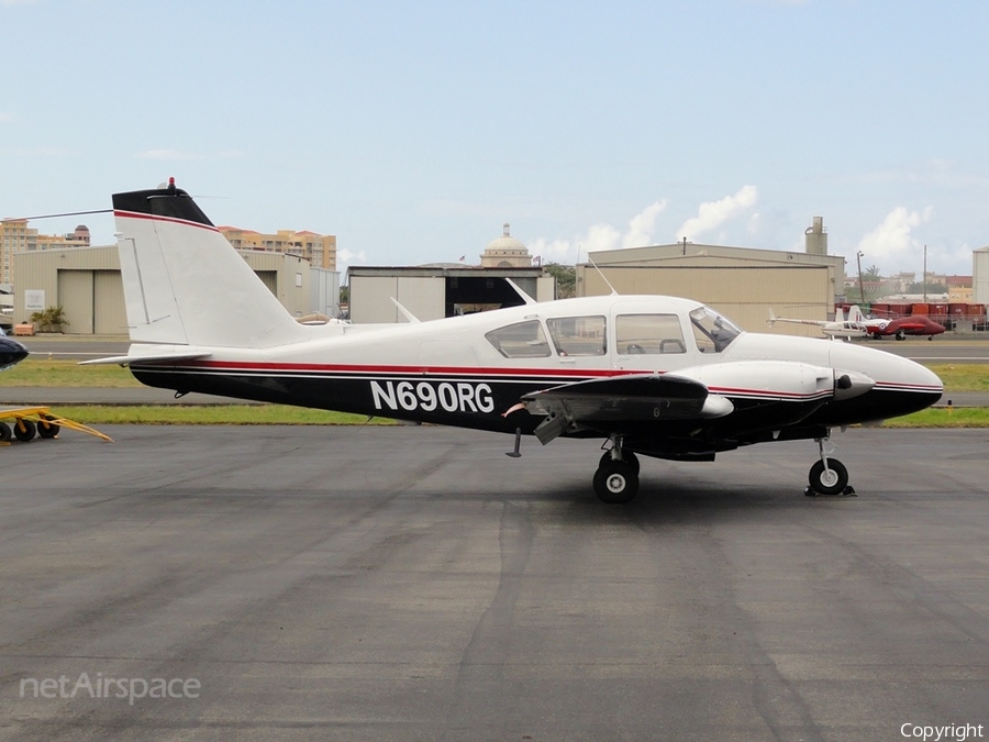 (Private) Piper PA-23-250 Aztec D (N690RG) | Photo 166097