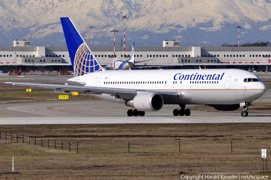 Continental Airlines Boeing 767-224(ER) (N69154) | Photo 308701