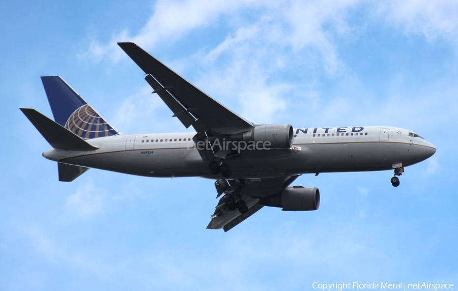 United Airlines Boeing 767-224(ER) (N69154) | Photo 304494