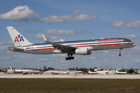 American Airlines Boeing 757-223 (N691AA) at  Miami - International, United States