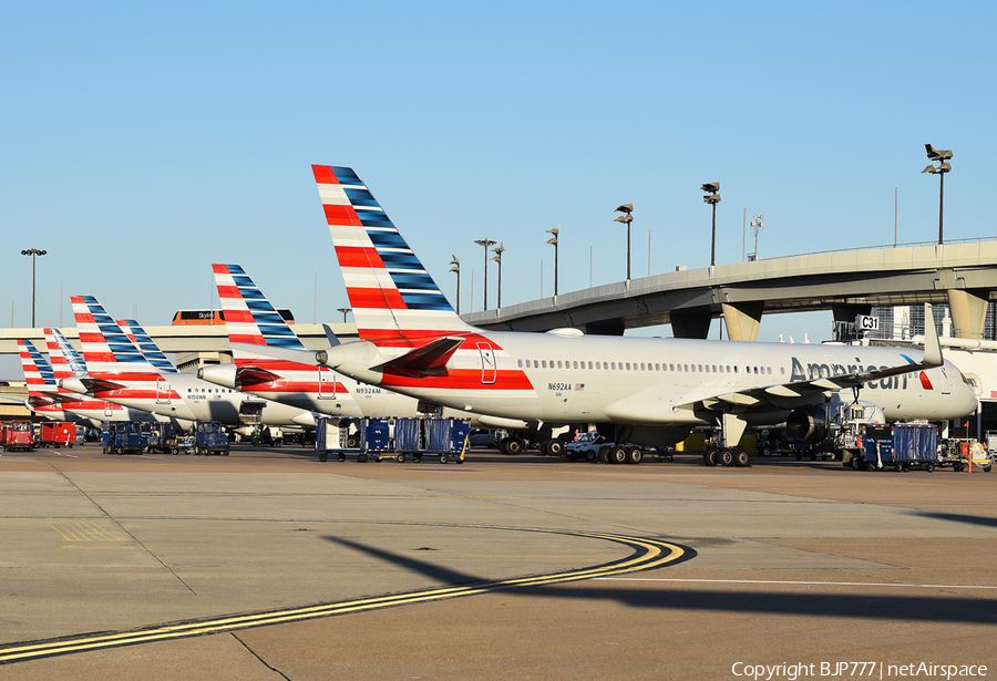 American Airlines Boeing 757-223 (N692AA) | Photo 307228