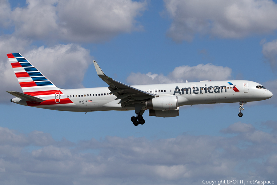 American Airlines Boeing 757-223 (N692AA) | Photo 137332