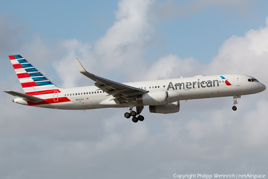 American Airlines Boeing 757-223 (N692AA) | Photo 242480