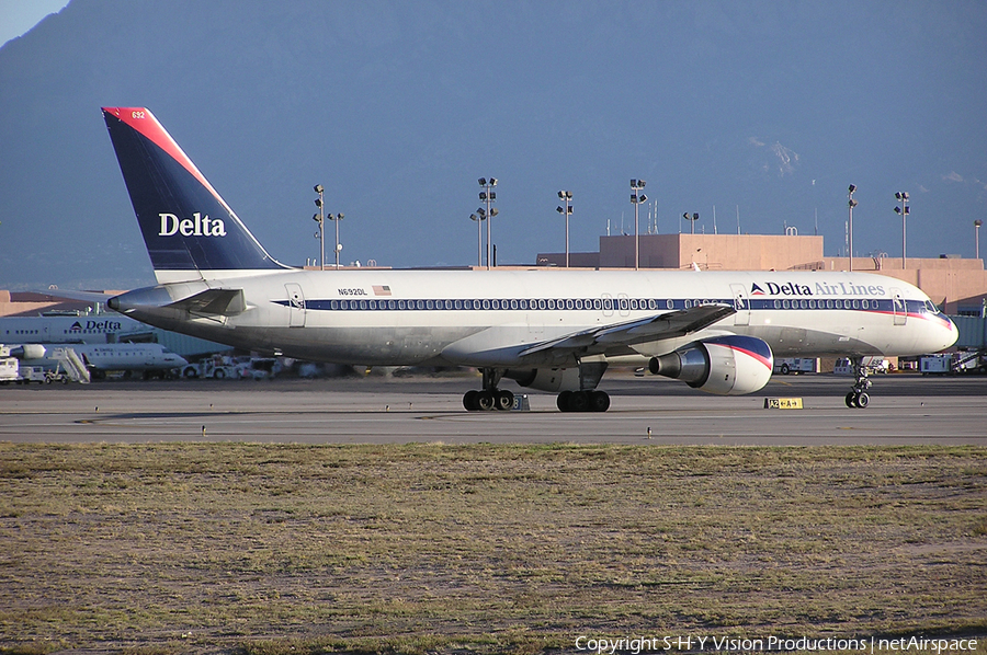 Delta Air Lines Boeing 757-232 (N692DL) | Photo 2927