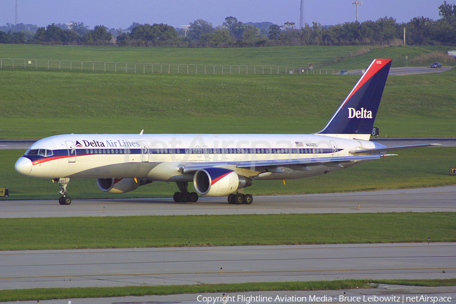 Delta Air Lines Boeing 757-232 (N692DL) | Photo 84239