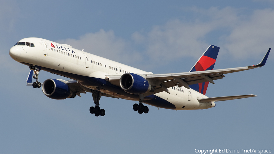 Delta Air Lines Boeing 757-232 (N692DL) | Photo 359989