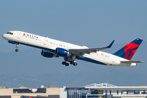 Delta Air Lines Boeing 757-232 (N692DL) at  Los Angeles - International, United States