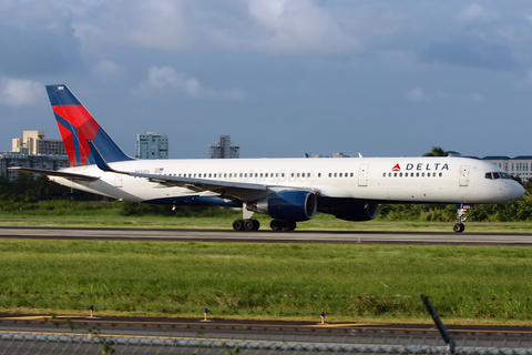 Delta Air Lines Boeing 757-232 (N692DL) at  San Juan - Luis Munoz Marin International, Puerto Rico