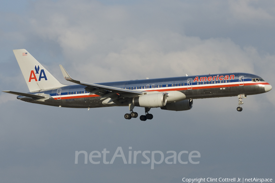 American Airlines Boeing 757-223 (N693AA) | Photo 40904