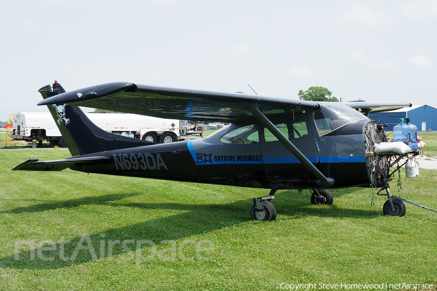 Skydive Midwest Cessna 182M Skylane (N693DA) | Photo 675385