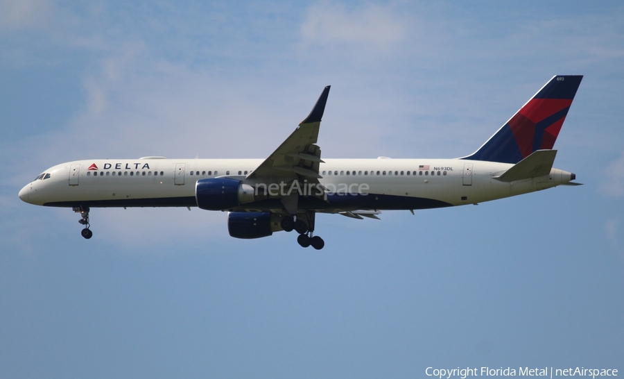 Delta Air Lines Boeing 757-232 (N693DL) | Photo 351250