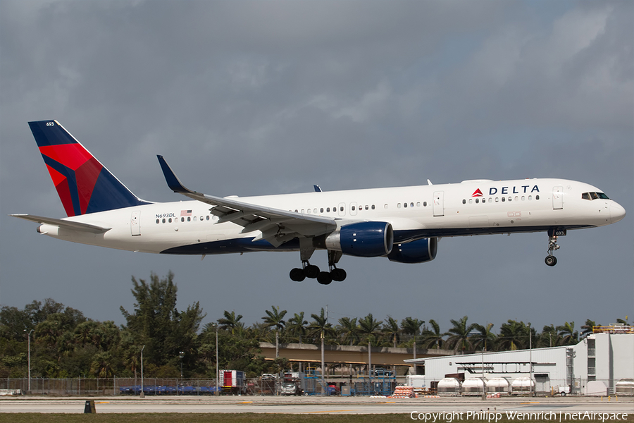 Delta Air Lines Boeing 757-232 (N693DL) | Photo 242470