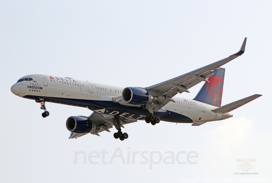 Delta Air Lines Boeing 757-232 (N694DL) | Photo 409953