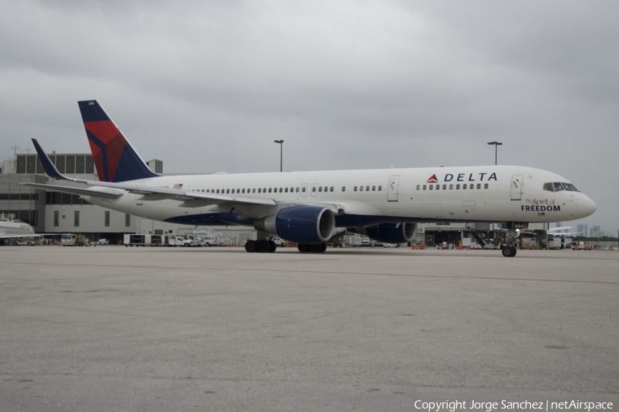 Delta Air Lines Boeing 757-232 (N694DL) | Photo 18865