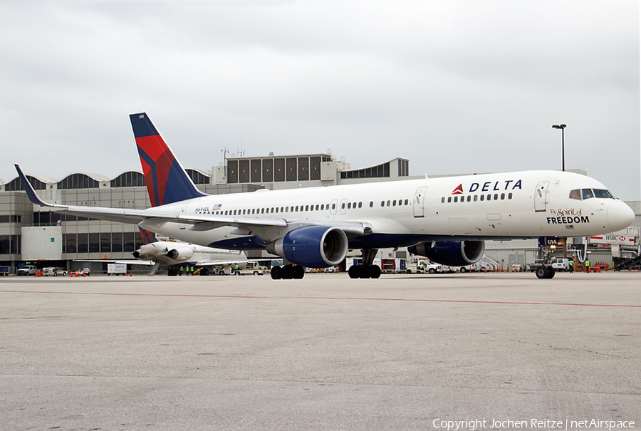 Delta Air Lines Boeing 757-232 (N694DL) | Photo 21488