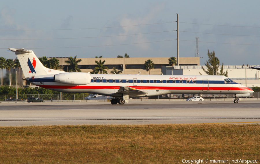 American Eagle Embraer ERJ-145LR (N695AE) | Photo 2272