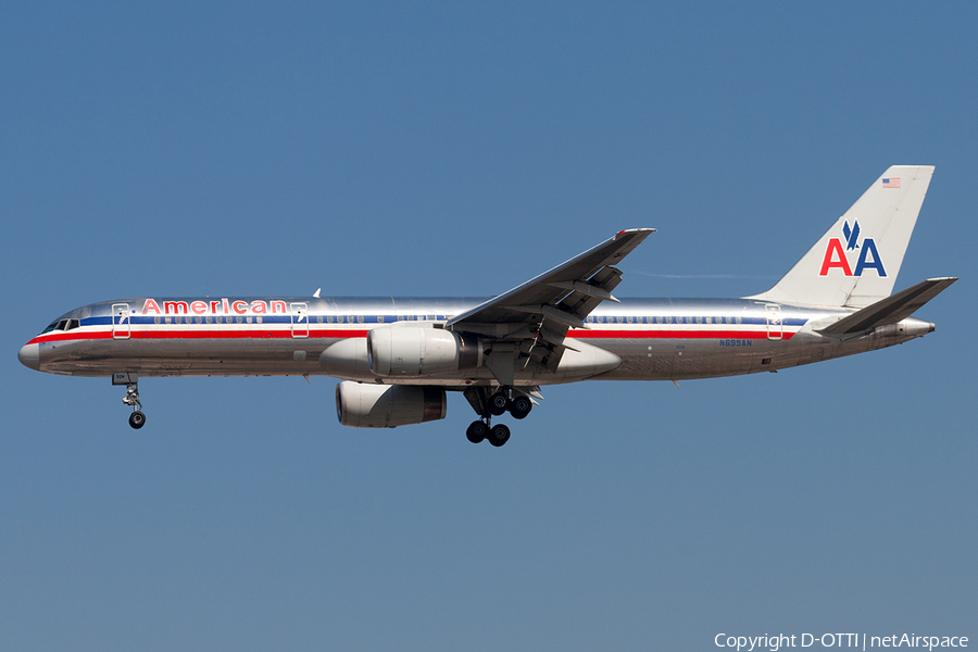 American Airlines Boeing 757-223 (N695AN) | Photo 182994