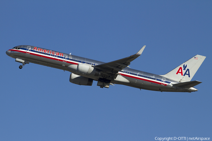 American Airlines Boeing 757-223 (N695AN) | Photo 334568