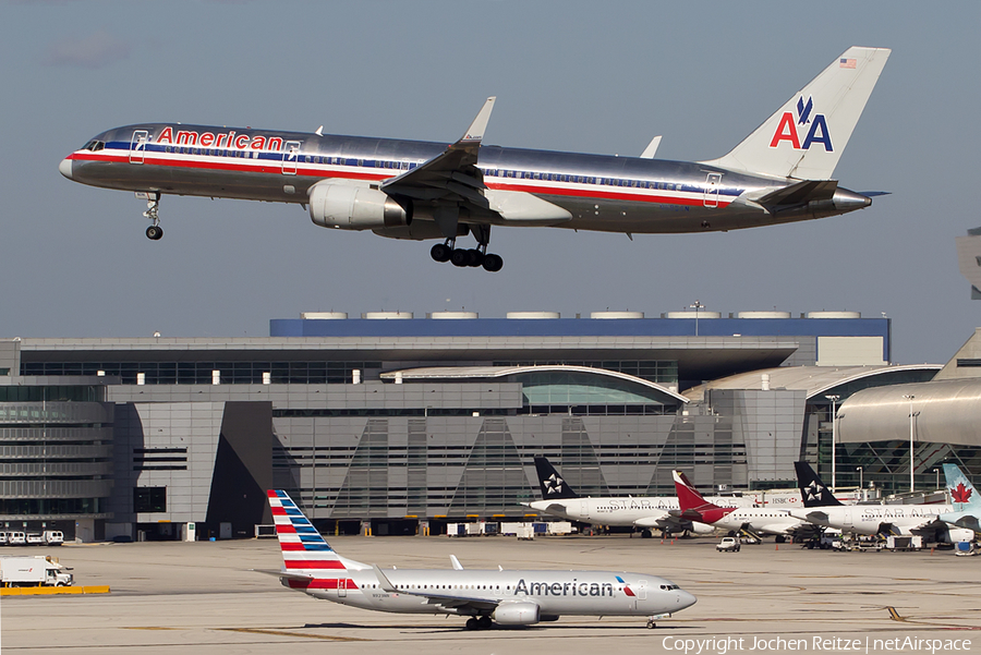 American Airlines Boeing 757-223 (N695AN) | Photo 42155