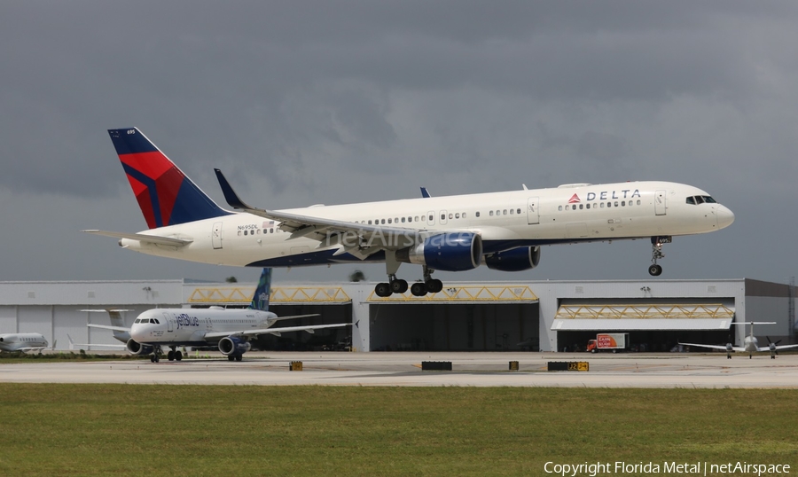 Delta Air Lines Boeing 757-232 (N695DL) | Photo 358110
