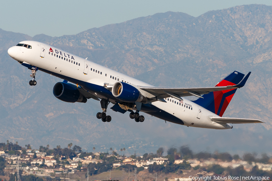 Delta Air Lines Boeing 757-232 (N695DL) | Photo 368457