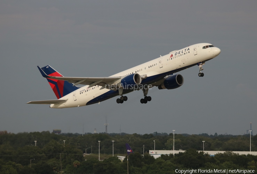 Delta Air Lines Boeing 757-232 (N695DL) | Photo 358111