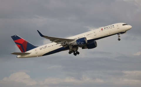 Delta Air Lines Boeing 757-232 (N695DL) at  Tampa - International, United States