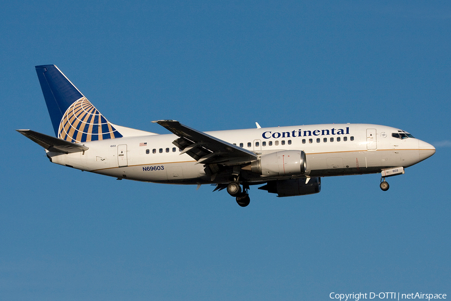Continental Airlines Boeing 737-524 (N69603) | Photo 261720