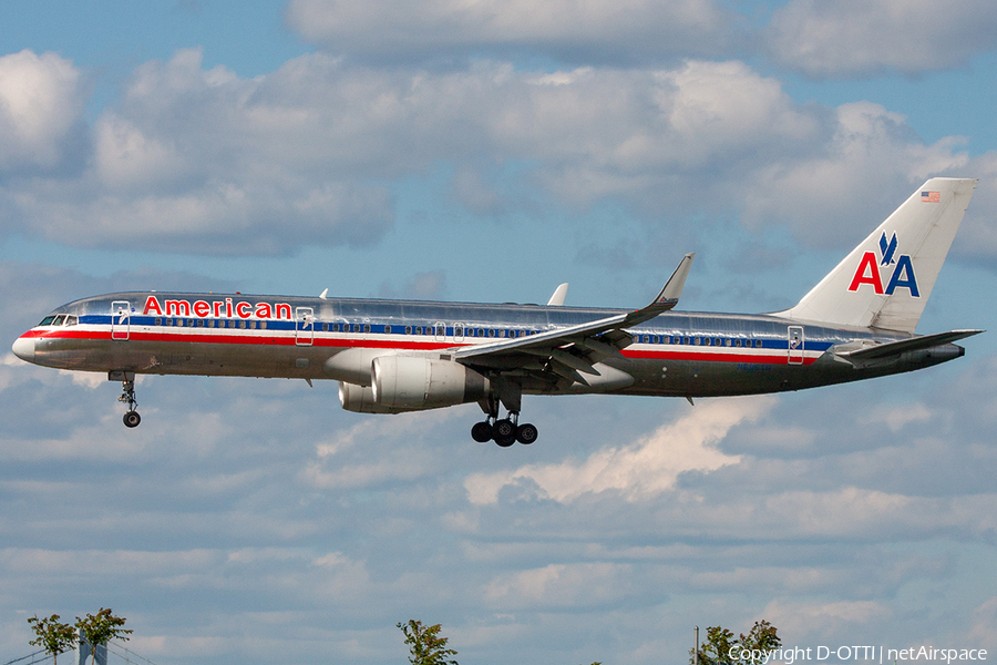 American Airlines Boeing 757-223 (N696AN) | Photo 259918