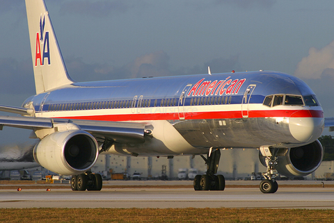 American Airlines Boeing 757-223 (N696AN) at  Miami - International, United States