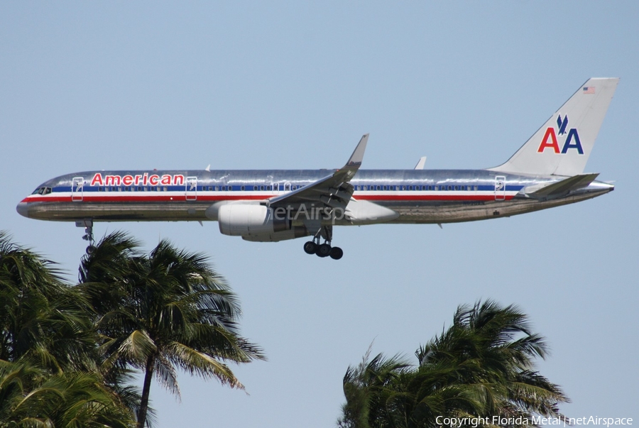 American Airlines Boeing 757-223 (N696AN) | Photo 301334