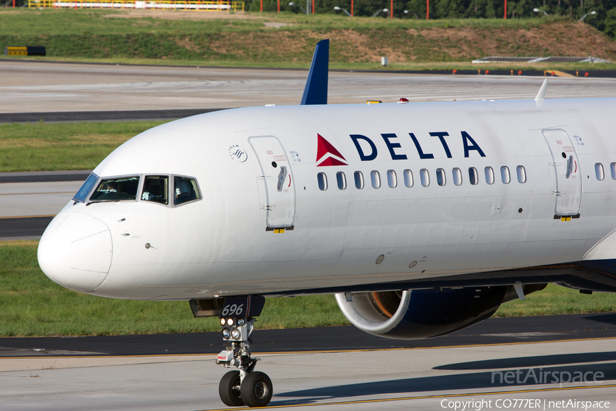 Delta Air Lines Boeing 757-232 (N696DL) | Photo 117102