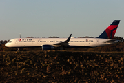 Delta Air Lines Boeing 757-232 (N696DL) at  Atlanta - Hartsfield-Jackson International, United States