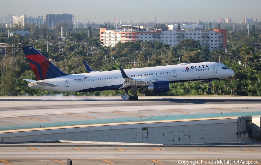 Delta Air Lines Boeing 757-232 (N696DL) | Photo 358112