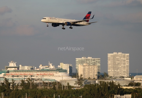 Delta Air Lines Boeing 757-232 (N696DL) at  Ft. Lauderdale - International, United States