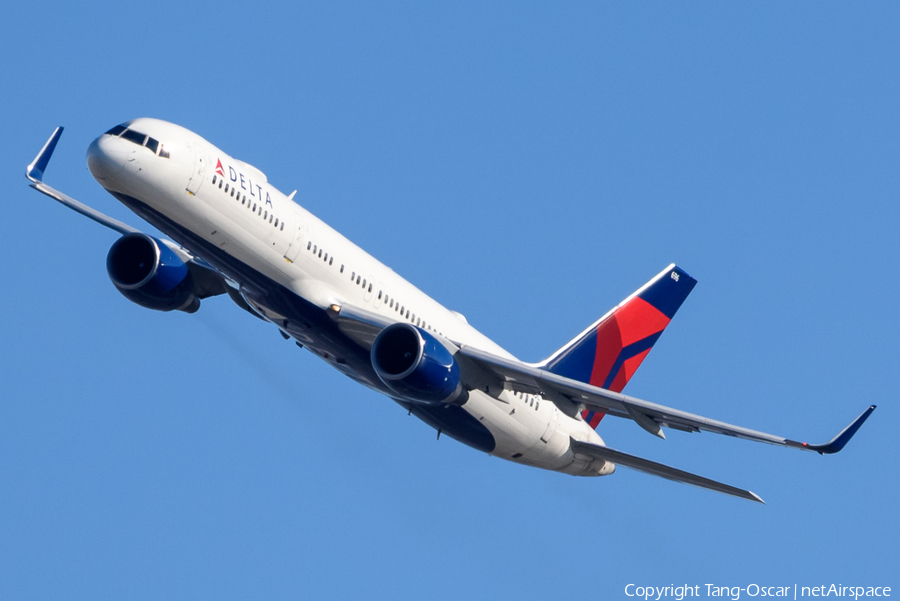 Delta Air Lines Boeing 757-232 (N696DL) | Photo 426353