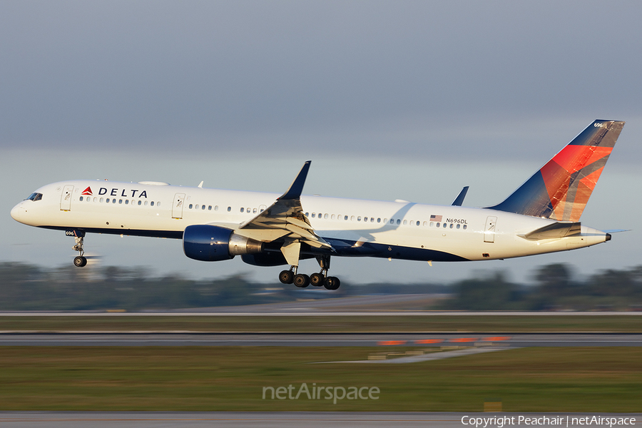 Delta Air Lines Boeing 757-232 (N696DL) | Photo 317017