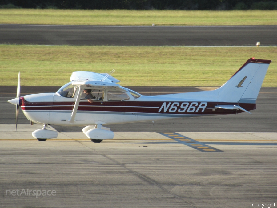 (Private) Cessna 172M Skyhawk (N696R) | Photo 304390