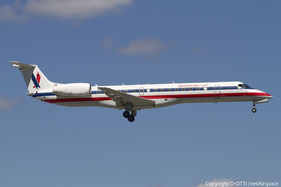 American Eagle Embraer ERJ-145LR (N697AB) | Photo 430627
