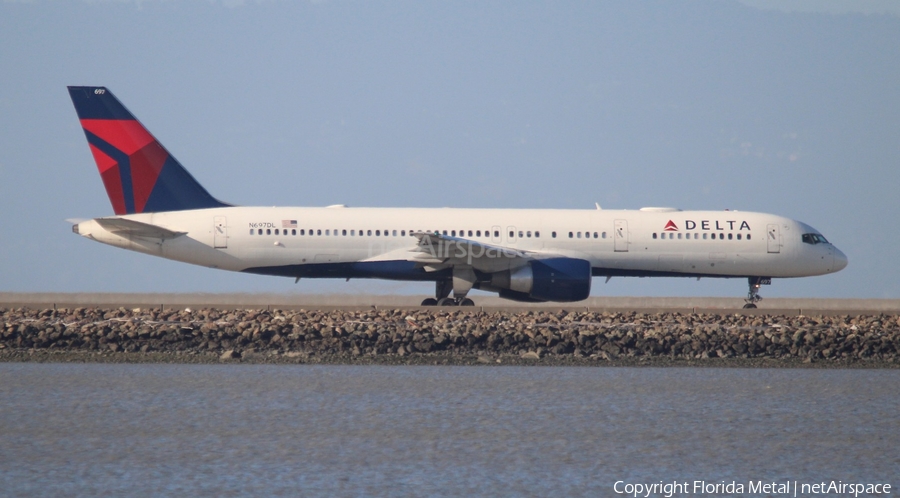 Delta Air Lines Boeing 757-232 (N697DL) | Photo 305098