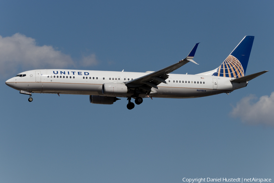 United Airlines Boeing 737-924(ER) (N69804) | Photo 446874