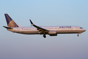 United Airlines Boeing 737-924(ER) (N69806) at  Dallas/Ft. Worth - International, United States