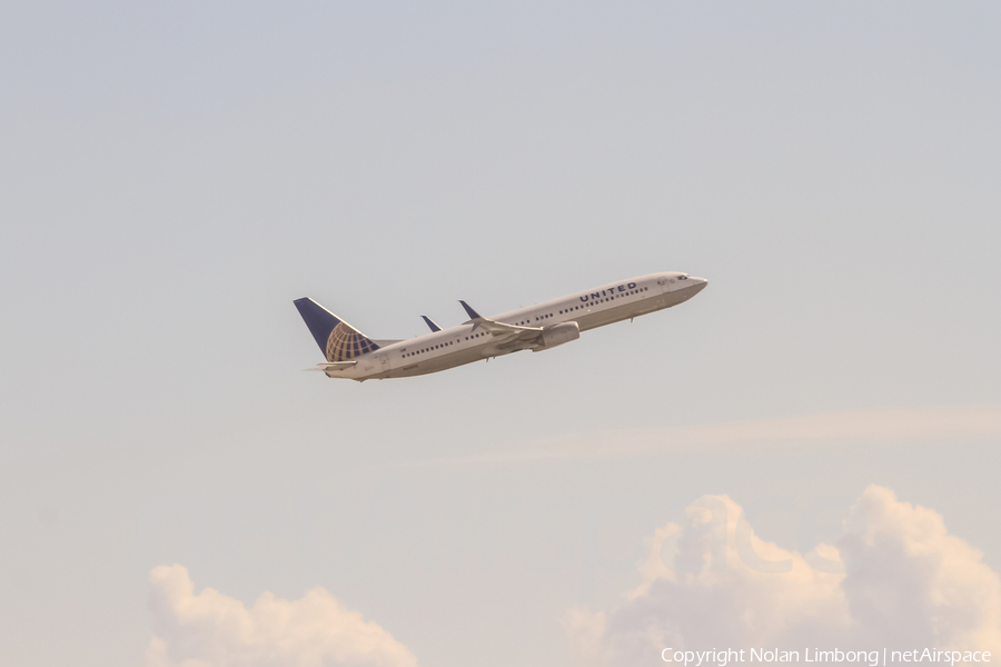 United Airlines Boeing 737-924(ER) (N69810) | Photo 426857
