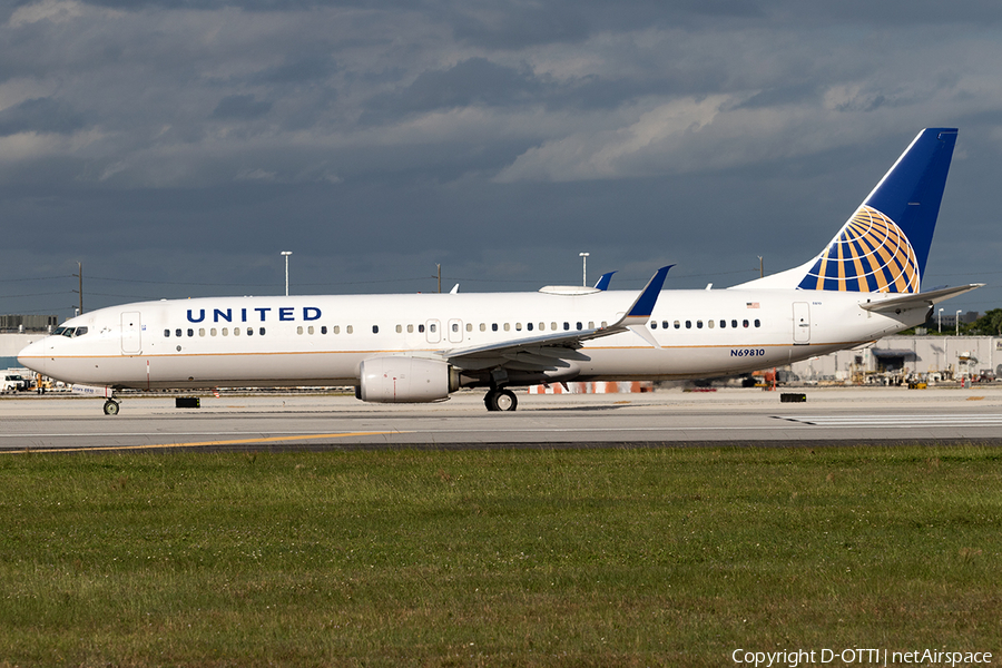 United Airlines Boeing 737-924(ER) (N69810) | Photo 134475