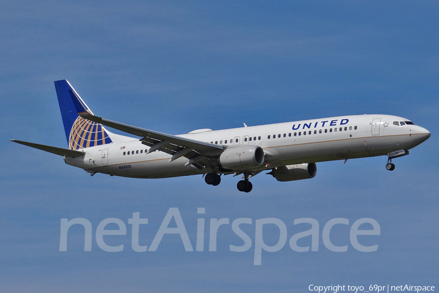 United Airlines Boeing 737-924(ER) (N69810) | Photo 68102